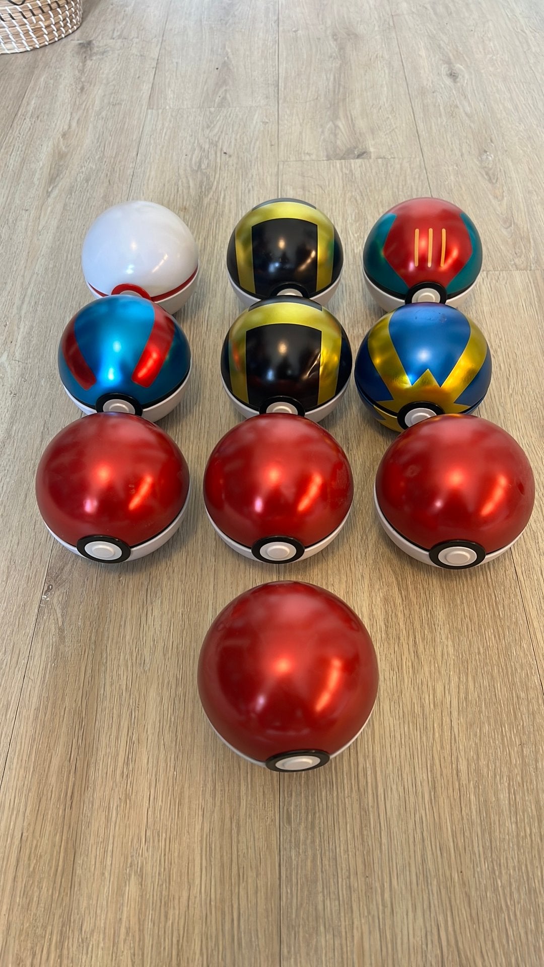 Diverse lege Pokémon Ballen tin Collectie - 10 stuks, Hobby en Vrije tijd, Verzamelkaartspellen | Pokémon, Ophalen of Verzenden