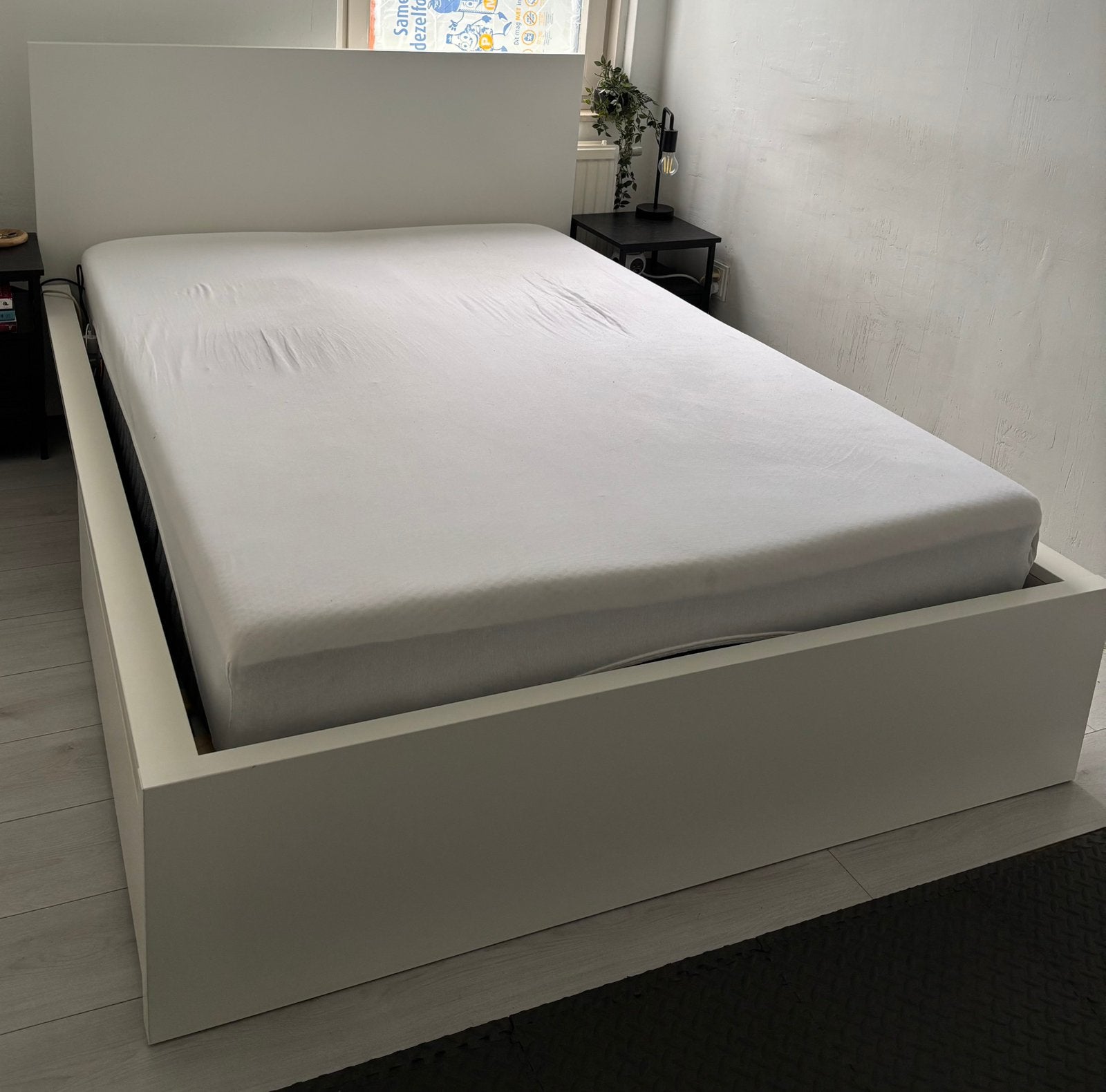 Ikea Malm bed, met twee lades en lattenbodem - excl. matras, Ophalen, Overige materialen, Wit, Zo goed als nieuw