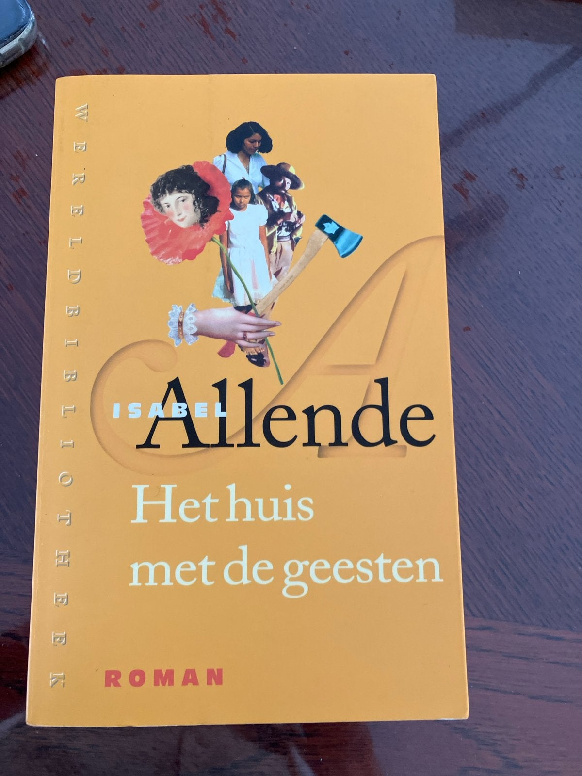 Isabel Allende - Het huis met de geesten (Roman), Ophalen of Verzenden, Gelezen, Wereld overig
