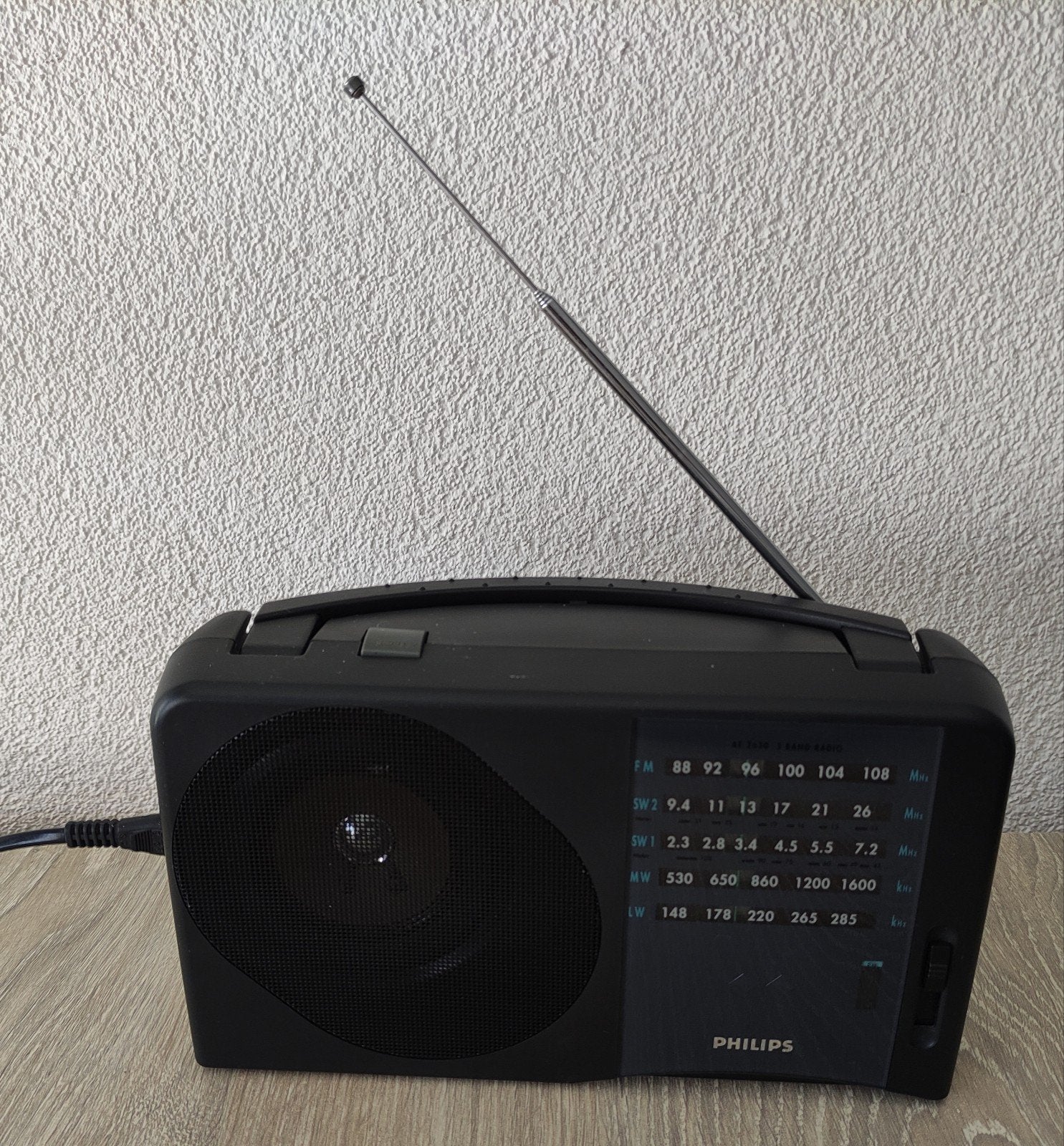 PHILIPS AE 2630 5 BAND RADIO werkend, Audio, Tv en Foto, Radio's, Ophalen of Verzenden, Gebruikt