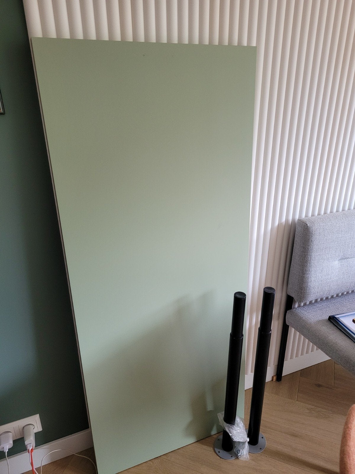 IKEA bureau met zwart onderstel en grijs ladeblok, Huis en Inrichting, Ophalen