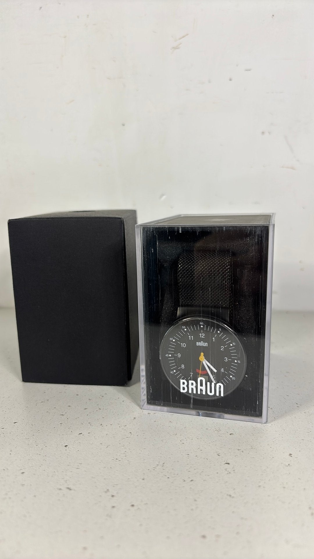 Braun horloge, Verzenden
