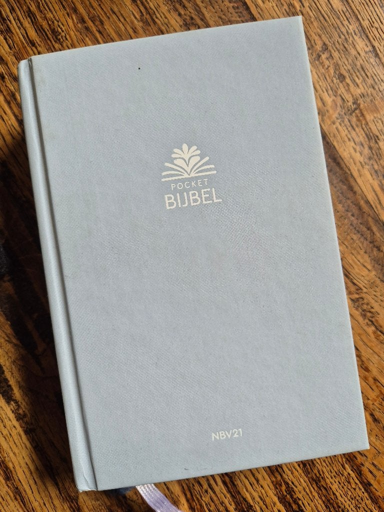 Pocket Bijbel van Zij lacht, Boeken, Ophalen of Verzenden, Zo goed als nieuw