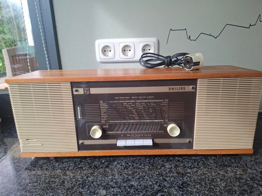 Vintage Philips radio, teakhout kast, bromt, geen zenders, Antiek en Kunst, Ophalen
