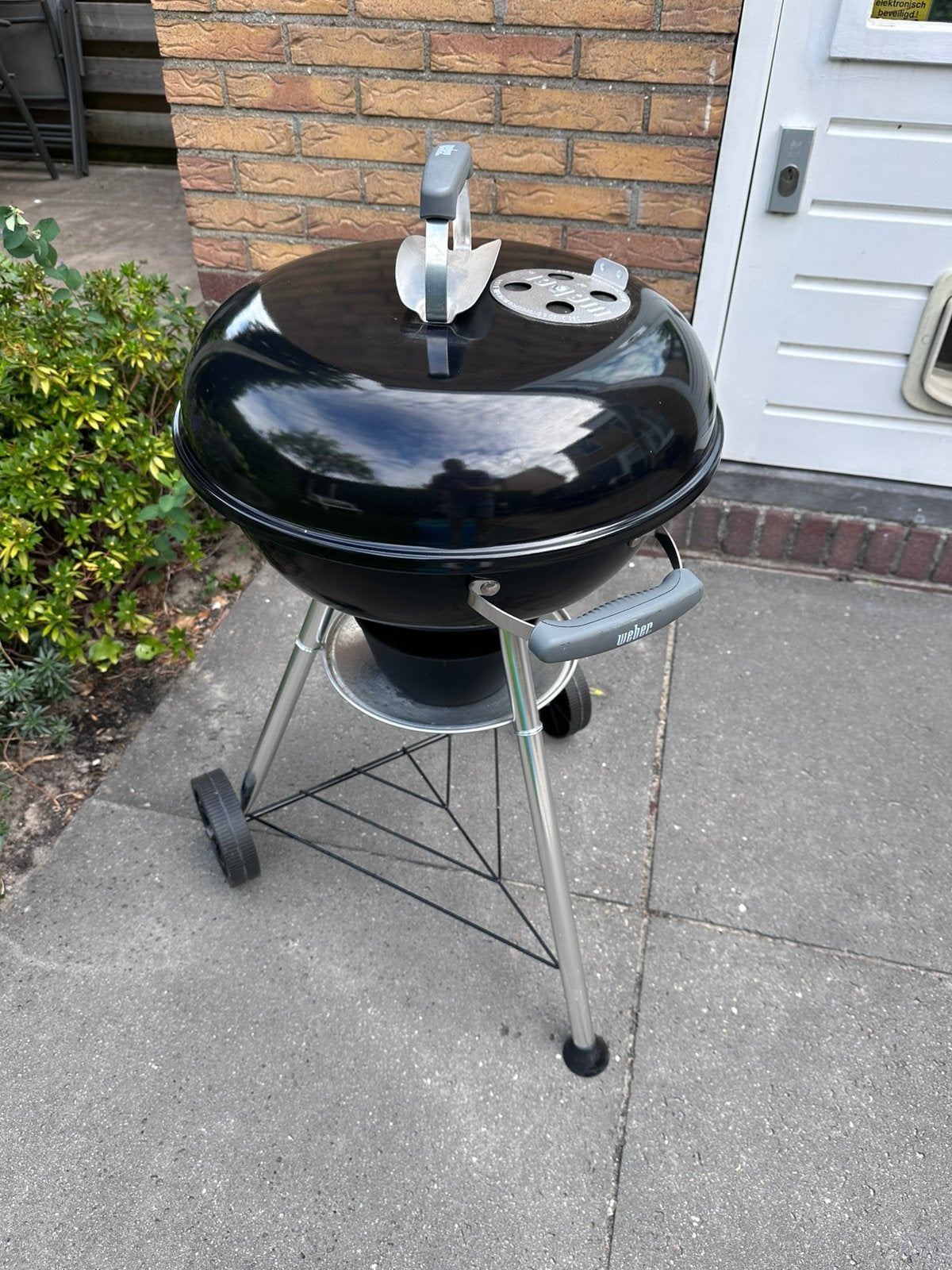 Weber barbecue Compact Cattle 47cm, Tuin en Terras, Houtskoolbarbecues, Ophalen, Zo goed als nieuw