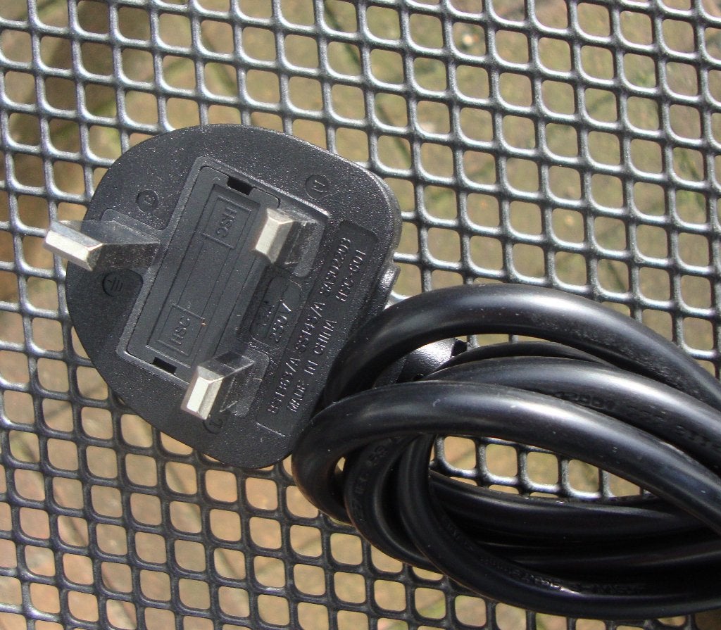 Netsnoer met UK stekker en C13 connector - nieuw, Ophalen of Verzenden, Nieuw, Overige merken, Kabel of Snoer