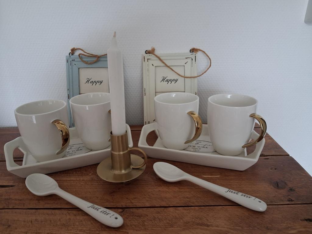 Set Riviera Maison,  4 mokken/ 2 schaaltjes/ 2 lepels/ ea, Ophalen of Verzenden, Zo goed als nieuw, Overige stijlen, Schaal of Schalen