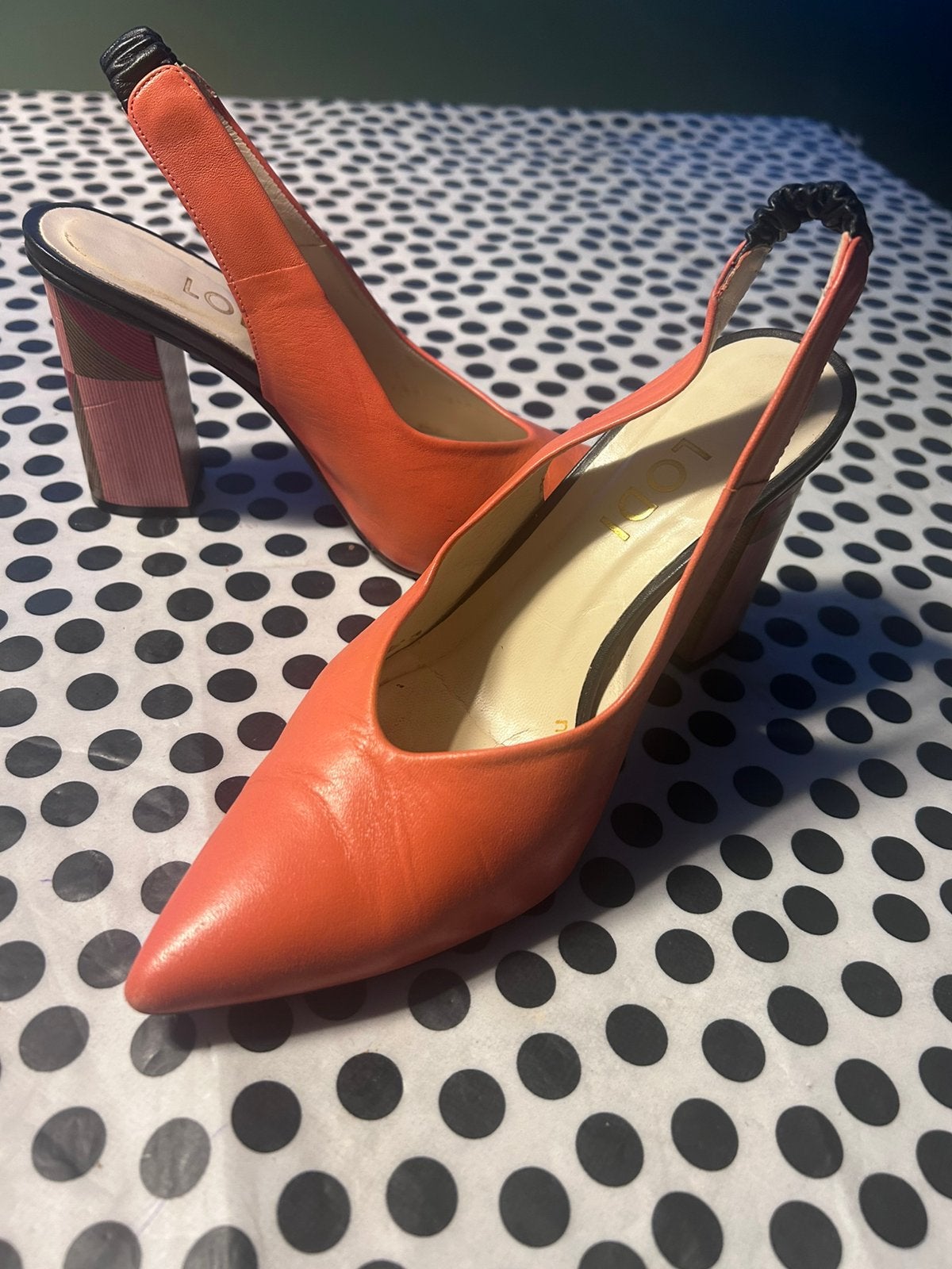Lodi senic oranje koraal pumps maat 37 leer 9CM hakken, Kleding | Dames, Schoenen, Ophalen of Verzenden, Zo goed als nieuw, Oranje