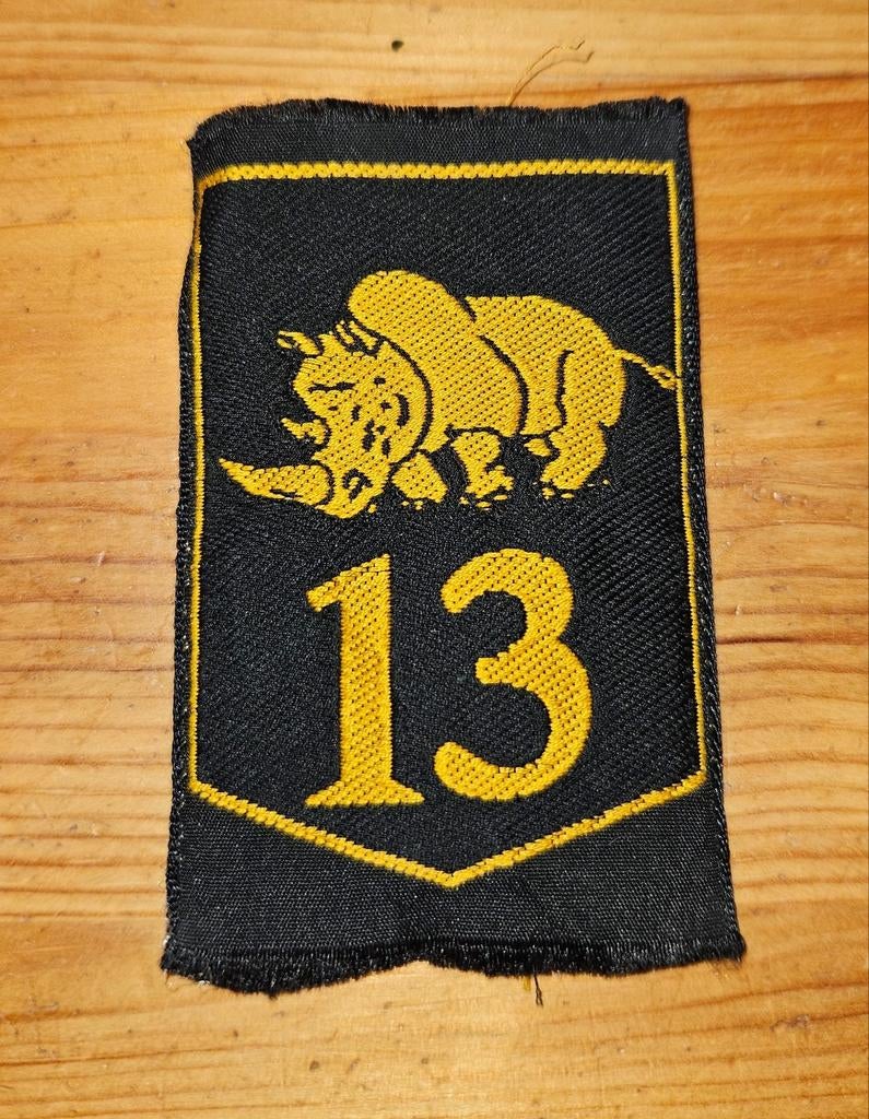 Mouwembleem 13 Lichte Brigade, Verzamelen, Ophalen of Verzenden, Landmacht, Nederland, Embleem of Badge