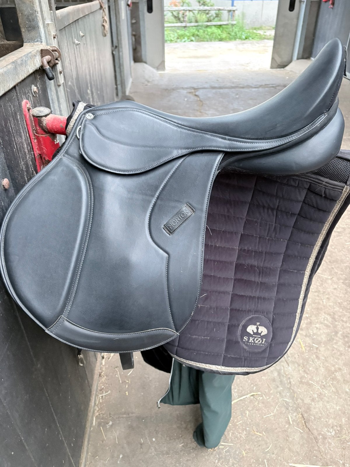 Norton springzadel 17,5 inch, Ophalen of Verzenden, Zo goed als nieuw, Springen