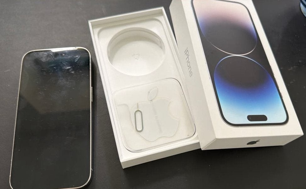 Foto 2 van iPhone 14 Pro 256GB Zilver - lichte geruikssporen