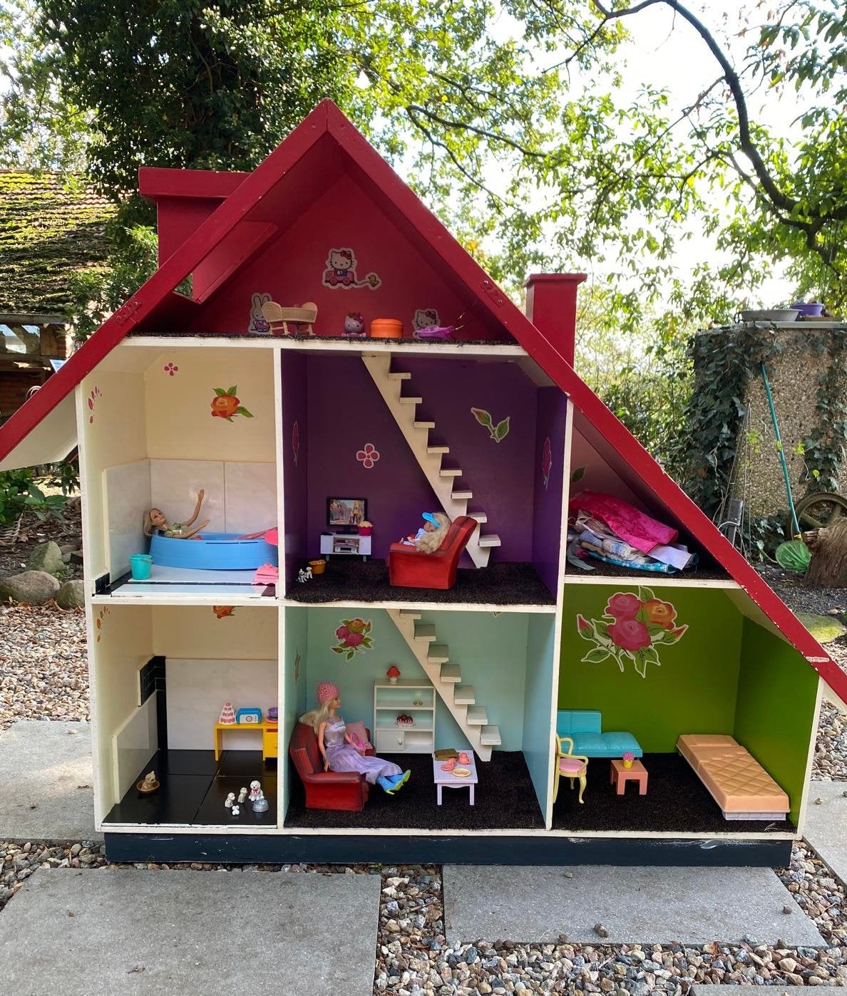 Groot houten barbiehuis inclusief héél veel accessoires, Kinderen en Baby's, Ophalen, Gebruikt, Poppenhuis