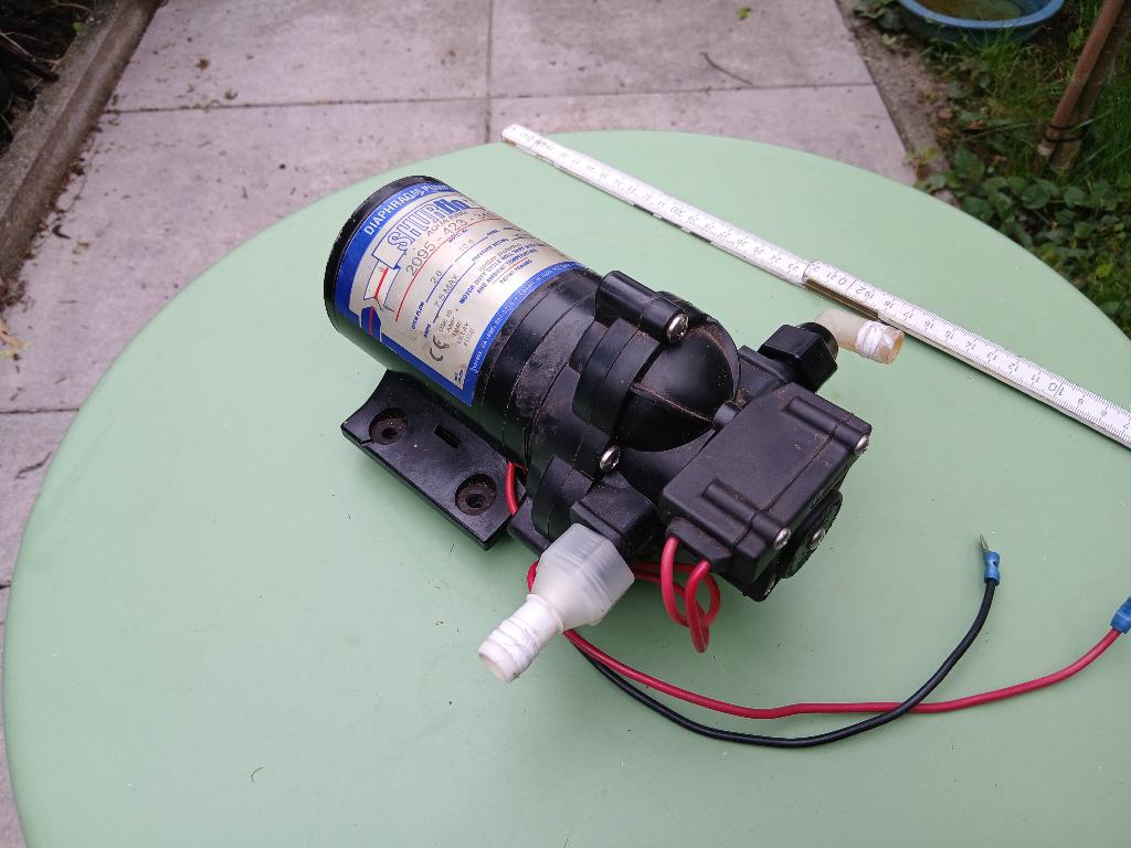 Drinkwaterpomp Shurflow en Luchthoorn compressor 12 volt, Watersport en Boten, Ophalen of Verzenden, Gebruikt