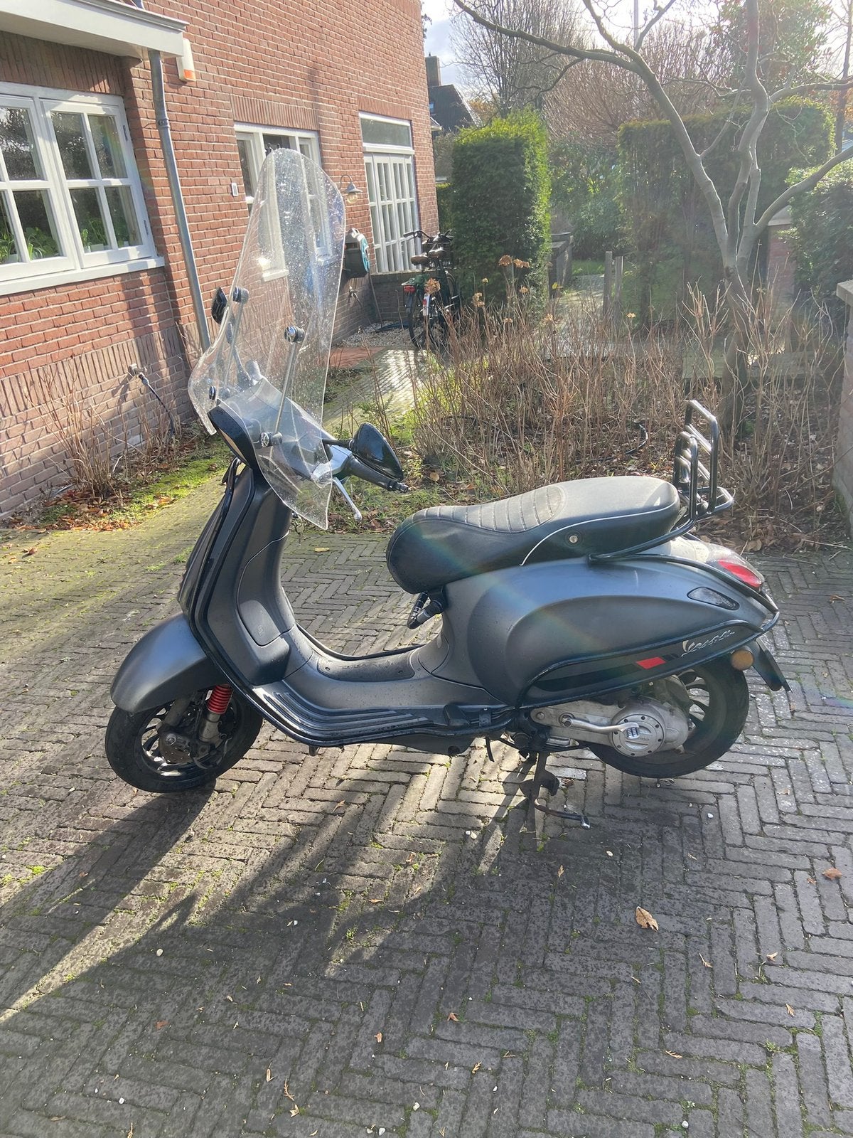 Grijze Vespa sprint 2017, Ophalen, Zo goed als nieuw, Benzine