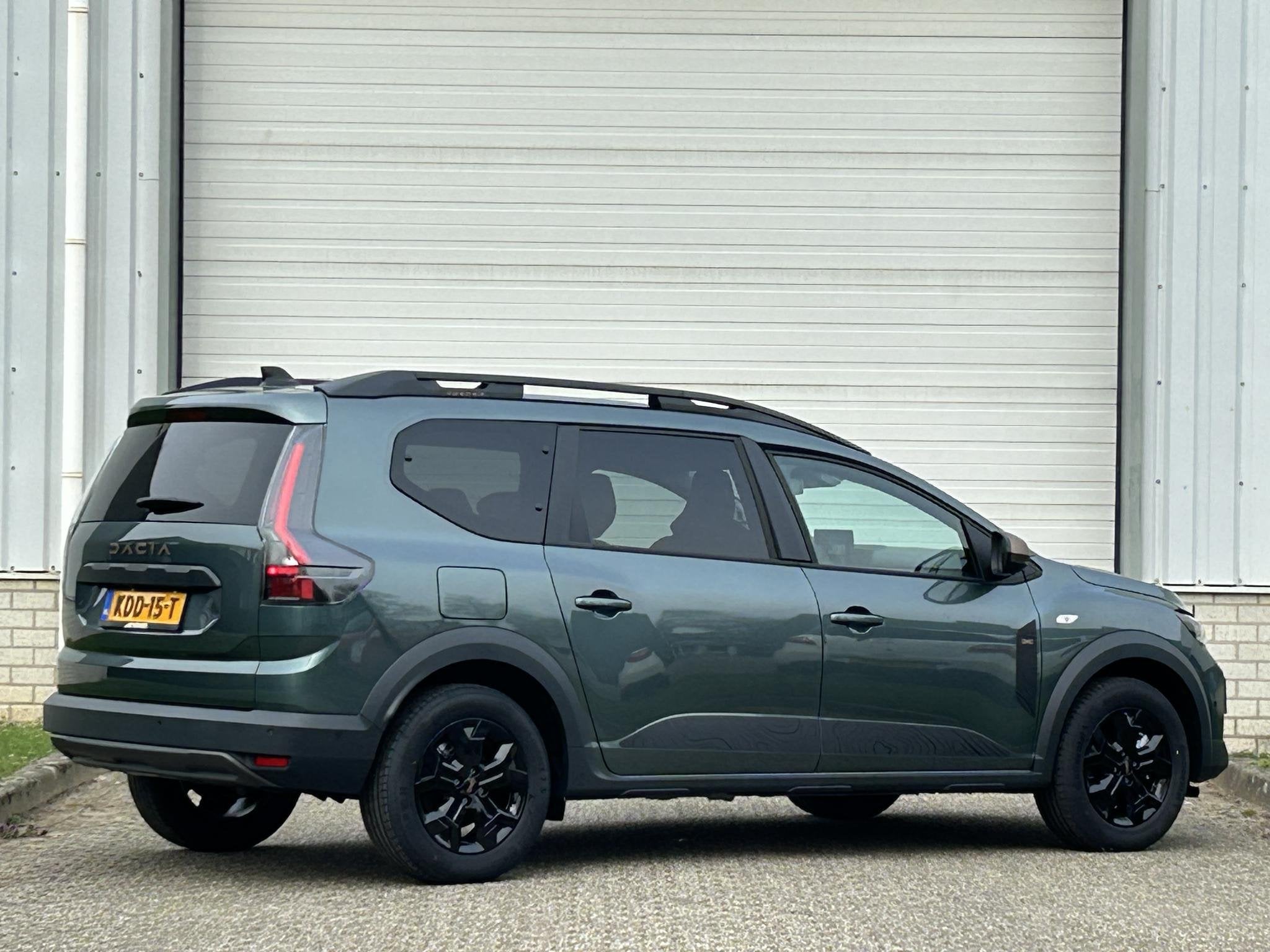Dacia Jogger 1.8 hybrid 155 limited edition 7p / Rondom Came, Auto's, Euro 6, 4 cilinders, 7 stoelen, Origineel Nederlands