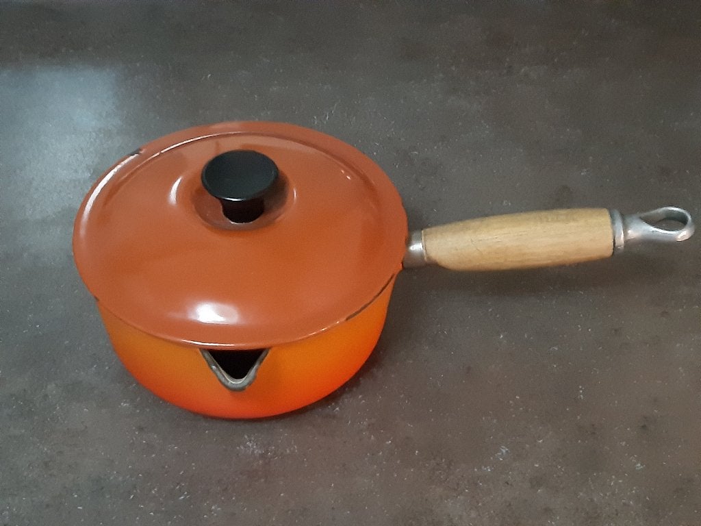 Le Creuset steelpan 16 oranje, Huis en Inrichting, Keuken | Potten en Pannen, Ophalen of Verzenden, Zo goed als nieuw, Gietijzer
