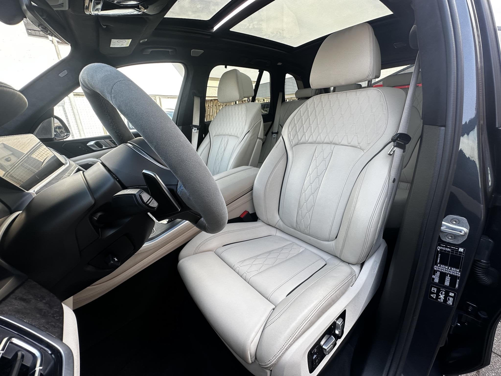 BMW X5 M50i High Executive BMW X5 m50i, Auto's, Dealer onderhouden, Gebruikt, 4395 cc, Bedrijf