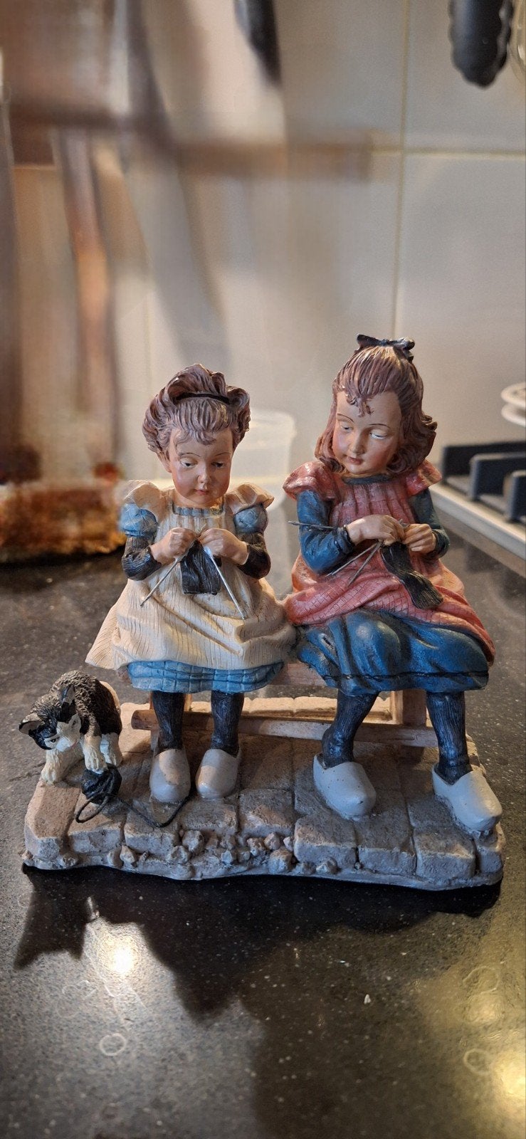 Beeldje Ot en Sien Collectables - Breiende Meisjes, Ophalen of Verzenden, Zo goed als nieuw, Mens