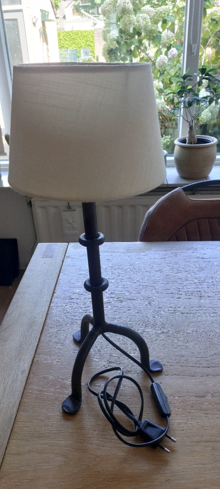 Smeedijzeren schemerlamp met crèmekleurig kapje, Beige, Met schakelaar, Gebruikt, Ophalen of Verzenden