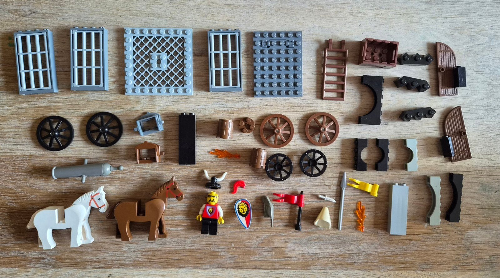 Lego Kasteel ridder onderdelen, paarden, kanon en poppetje, Ophalen of Verzenden, Gebruikt, Lego