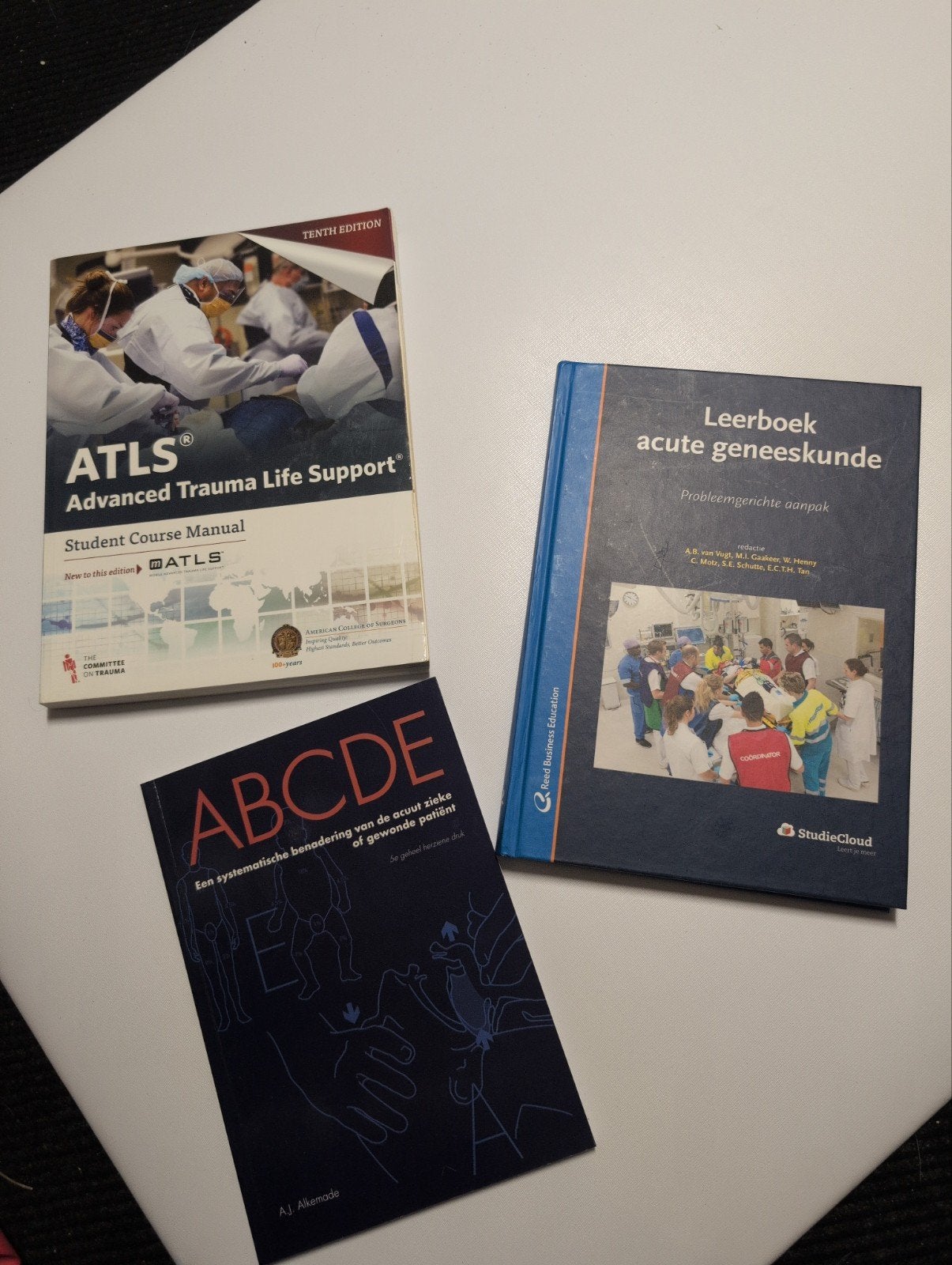 Acute geneeskundeboeken, Boeken, Ophalen of Verzenden, Beta, Gelezen, WO