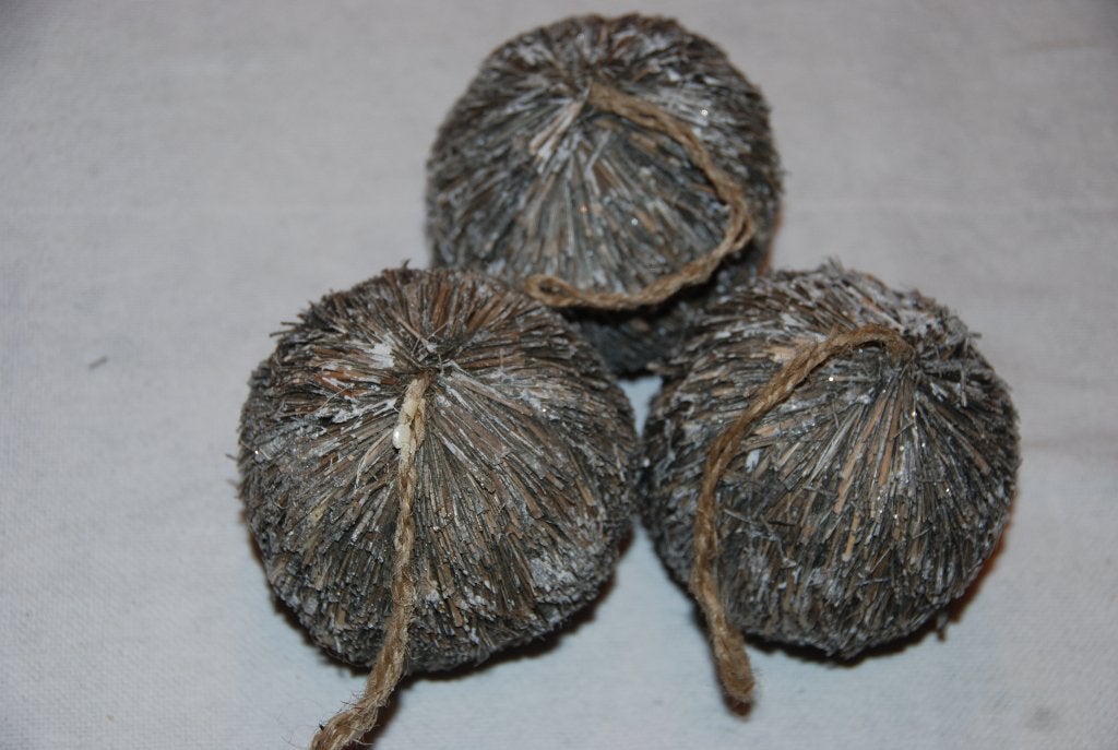 Ballen of bollen met grijze haartjes ter decoratie., Ophalen of Verzenden, Nieuw, Grijs, Natuurlijk materiaal