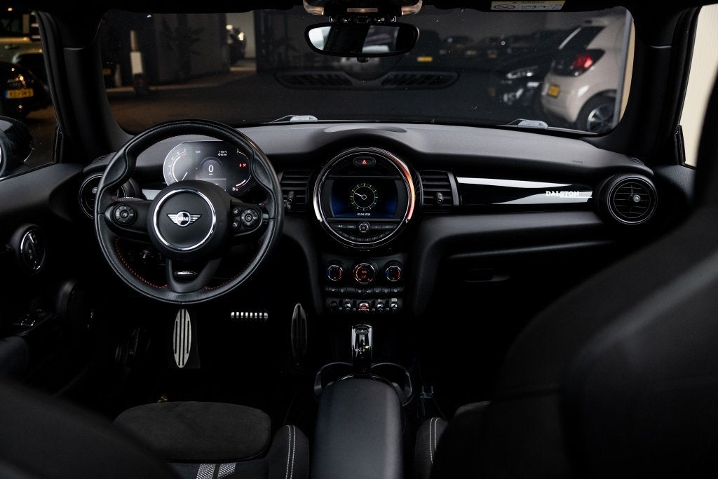 MINI Mini 1.5 Cooper Dalston Edition | Pano | CarPlay | Came, 12 maanden, Gebruikt, Automatische klimaatregeling, 49 €/maand