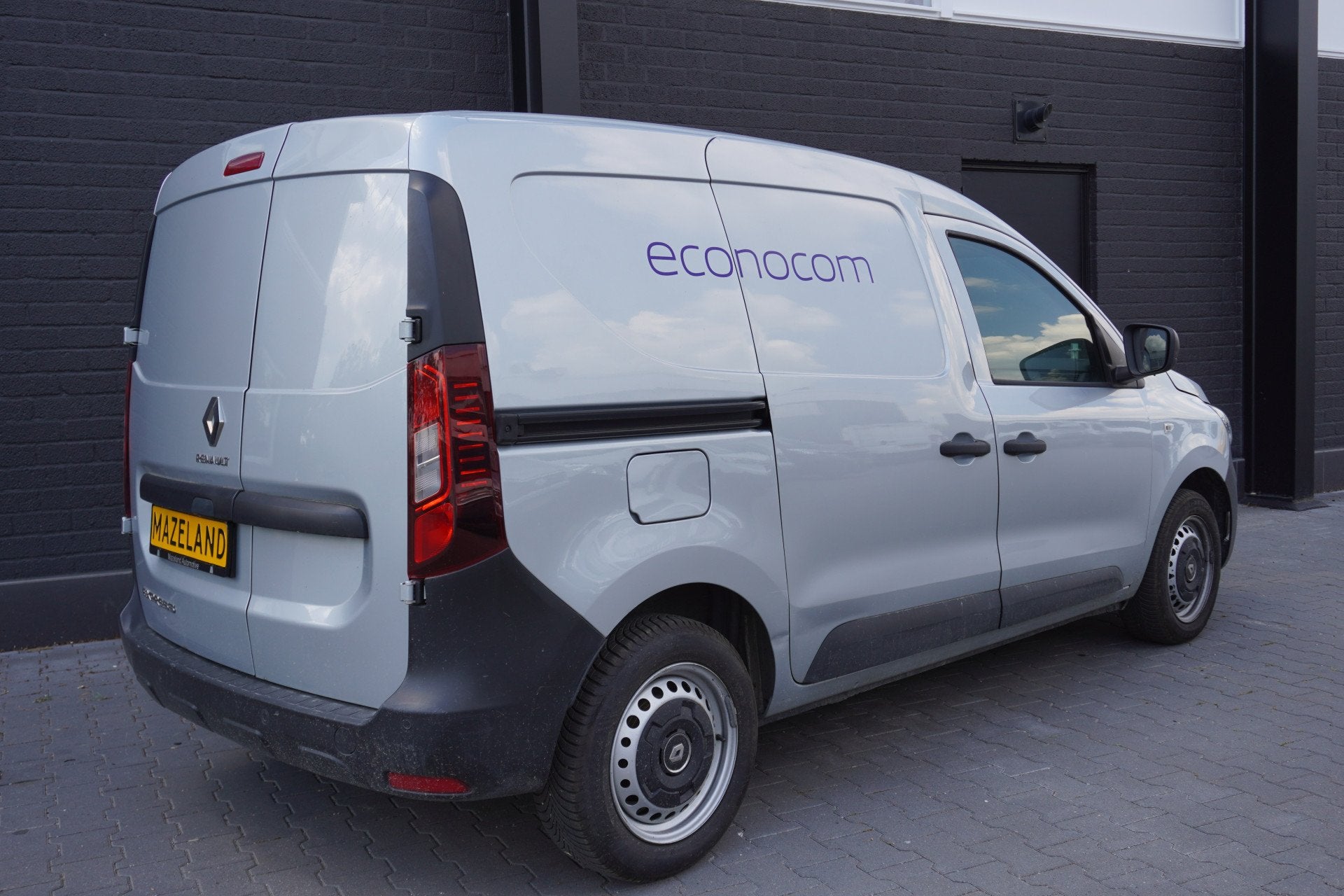 Renault Express 1.3 TCe 100PK Benzine EURO 6 - Airco - Navi, Voorwielaandrijving, Dealer onderhouden, Gebruikt, 4 cilinders
