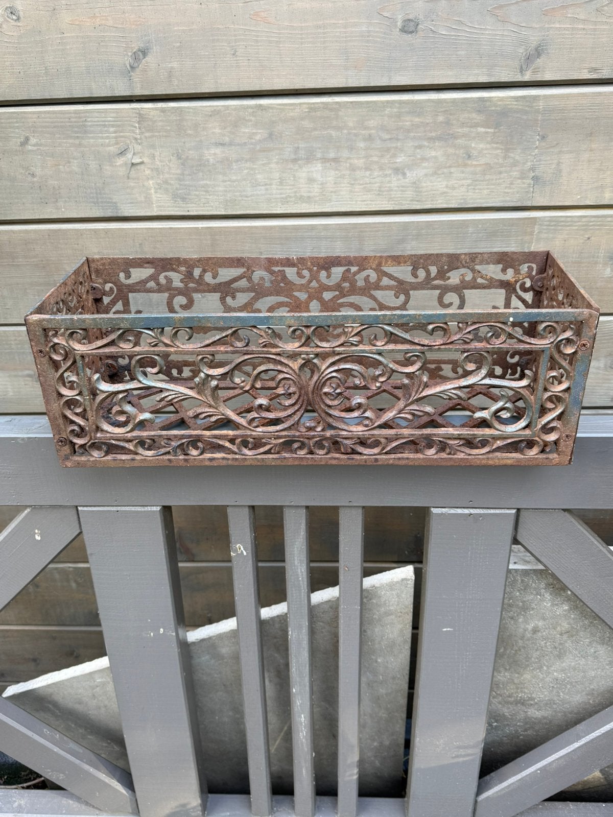 Mooie antiek gietijzeren bloembak, Tuin en Terras, Minder dan 30 cm, Rond, Ophalen of Verzenden, Zo goed als nieuw