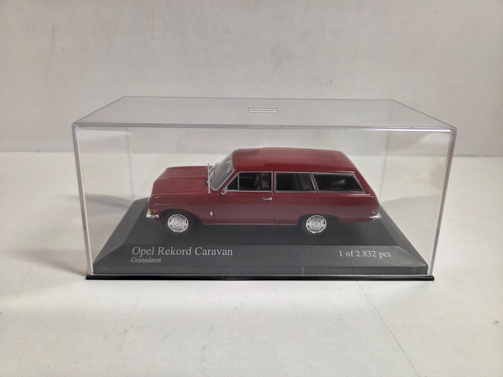 Minichamps Opel Rekord Caravan 1:43, Hobby en Vrije tijd, Modelauto's | 1:43, Auto, ., Ophalen of Verzenden, Zo goed als nieuw