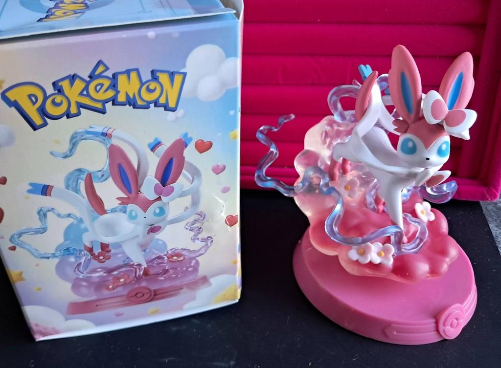 Sylveon Eeveelution Beeldje met Doos - Pokémon Figuur, Ophalen of Verzenden, Nieuw