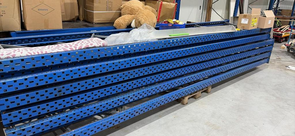 Te koop stelling staanders 7m hoog geen liggers, Ophalen of Verzenden