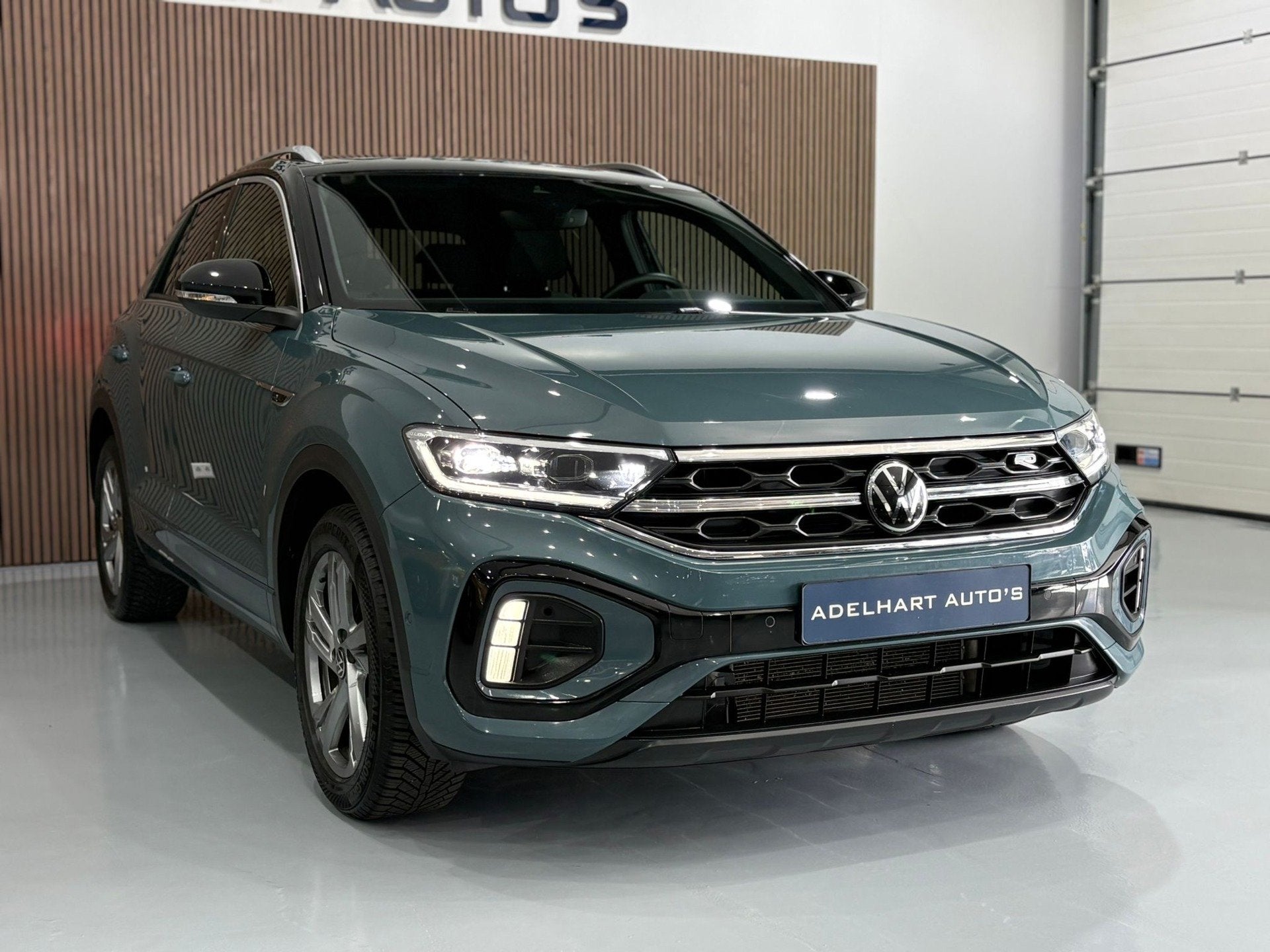 Volkswagen T-Roc 1.0 TSI R-Line Nieuw model / Navigatie full, Auto's, Volkswagen, Voorwielaandrijving, Gebruikt, Automatische klimaatregeling