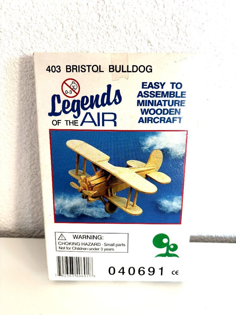 Vliegtuigmodel hout Legends of the Air, 403 Bristol Bulldog, Overige merken, 1:72 tot 1:144, Harbor Freight Tools USA, Inc., Customer@harborfreight.com