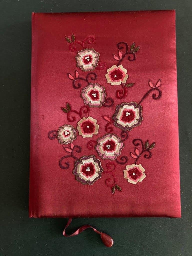 receptieboek satijn rood in bewaardoos, Ophalen of Verzenden, Nieuw, Overige