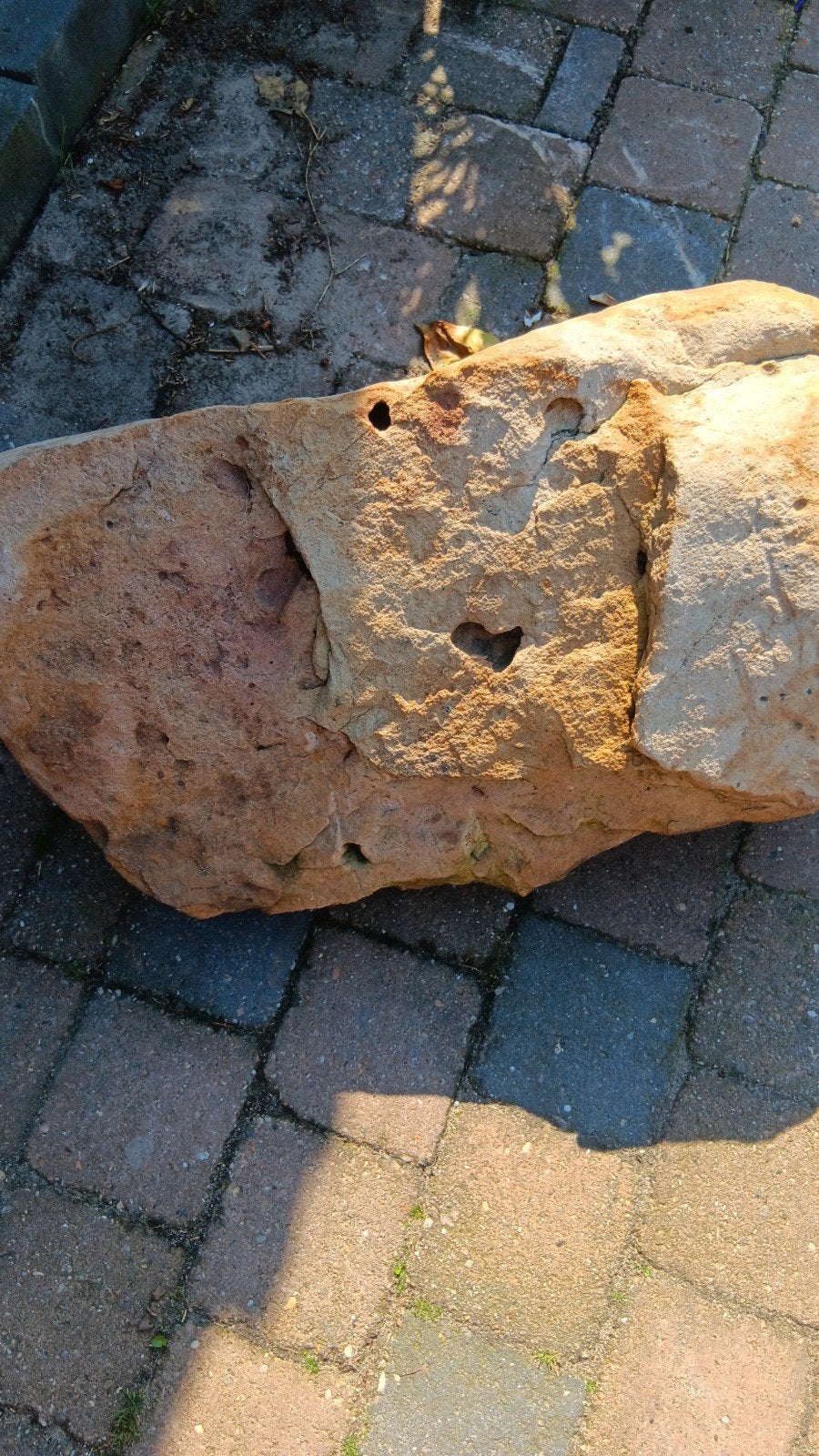 Grote steen 60x40x40 roest geel met glitter, Ophalen, Beton, Waterornament