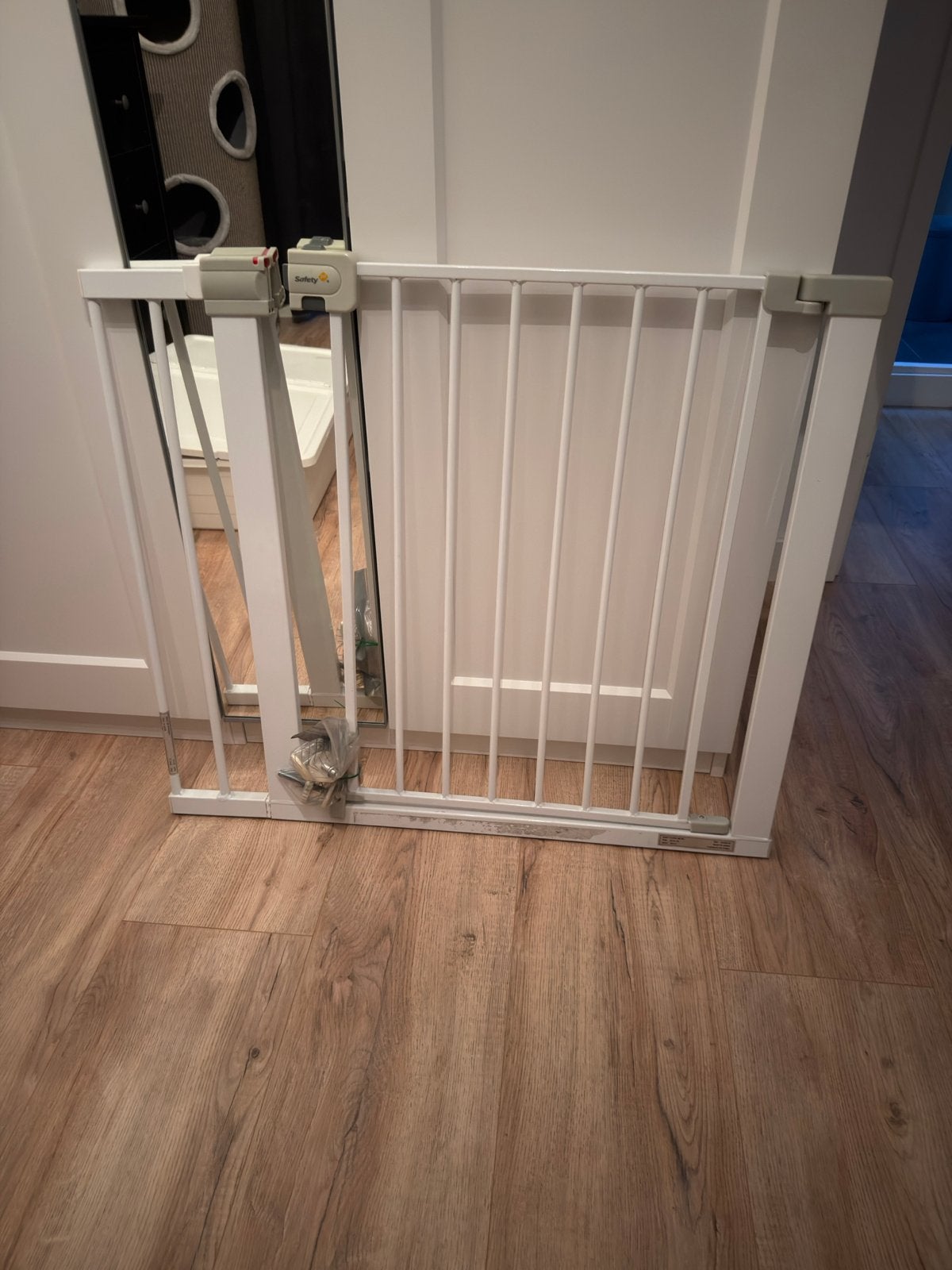 Safety 1st Deurhek Easy Close Wit (73-80cm) + 14cm verlengst, Gebruikt, Ophalen of Verzenden, Klemhekje, Metaal of IJzer