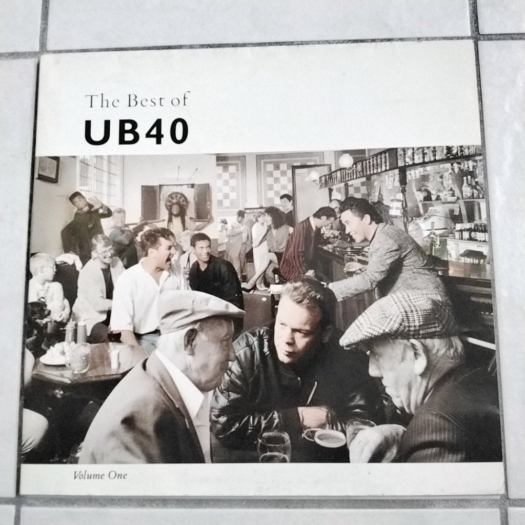 UB40  -  LP  -  The best of UB40    - Volume one, Cd's en Dvd's, Vinyl | Pop, Inclusief binnenhoes, Ophalen of Verzenden, Zo goed als nieuw