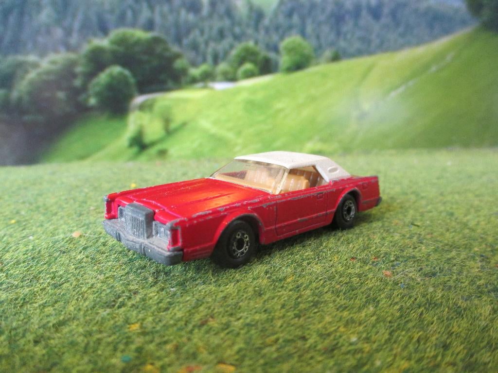 1:64 Lincoln Continental Mk.V - MBX SF 28 1979-81 rood, Ophalen of Verzenden, Gebruikt, Auto