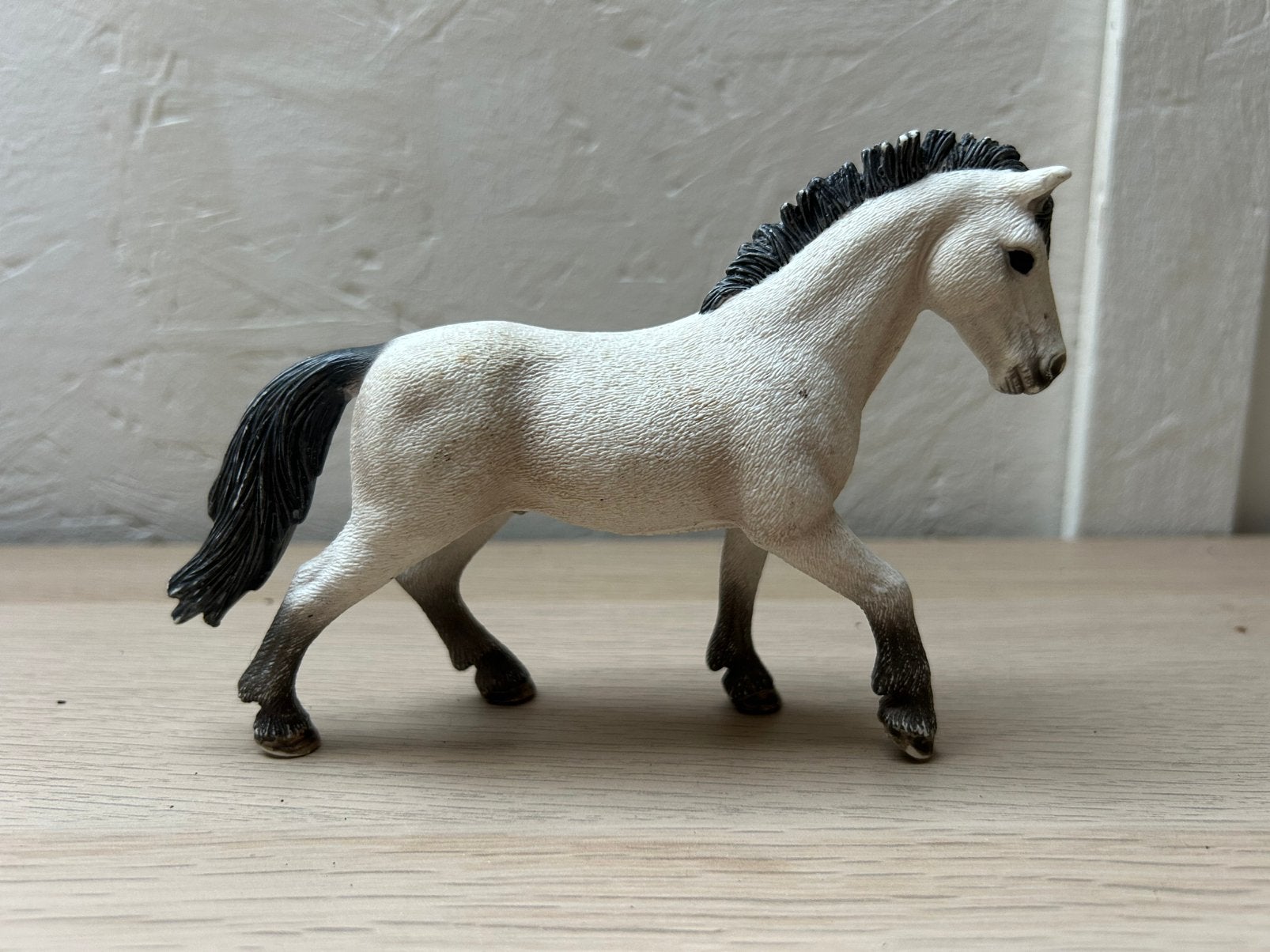 Schleich camargue hengst, Ophalen of Verzenden, Zo goed als nieuw, Paard, Beeldje of Figuurtje