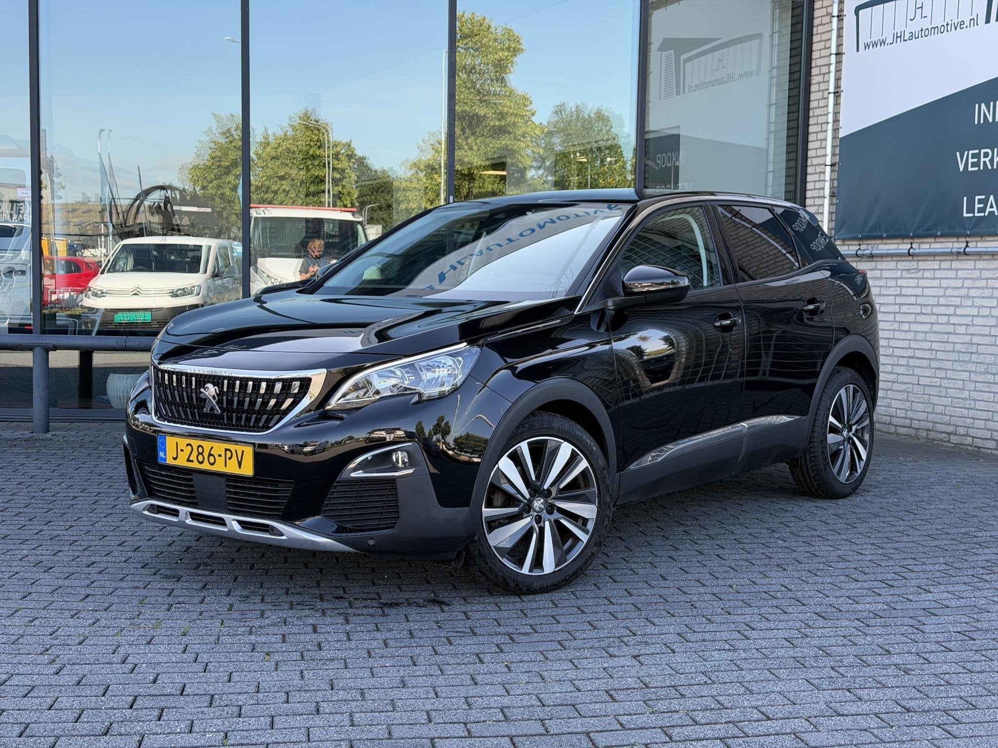 Peugeot 3008 1.2 Allure*130PK*ECC*CRUISE*NAVI*CARPLAY*, Auto's, Voorwielaandrijving, Gebruikt, 1199 cc, Leder en Stof
