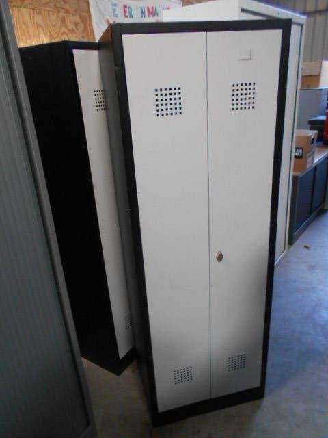nette lockers half hang half leg, Ophalen, Zo goed als nieuw, Locker