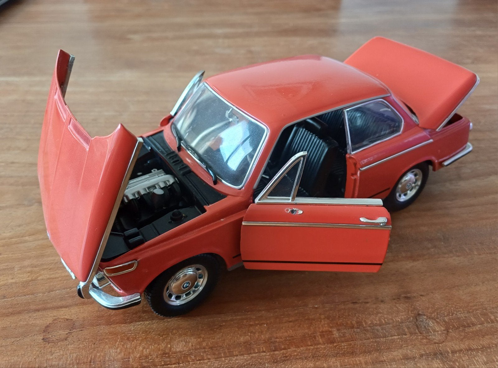 BMW 2002tii - Gedetailleerd schaalmodel 1:18 ANSO, Ophalen of Verzenden, Zo goed als nieuw, Auto, Anson