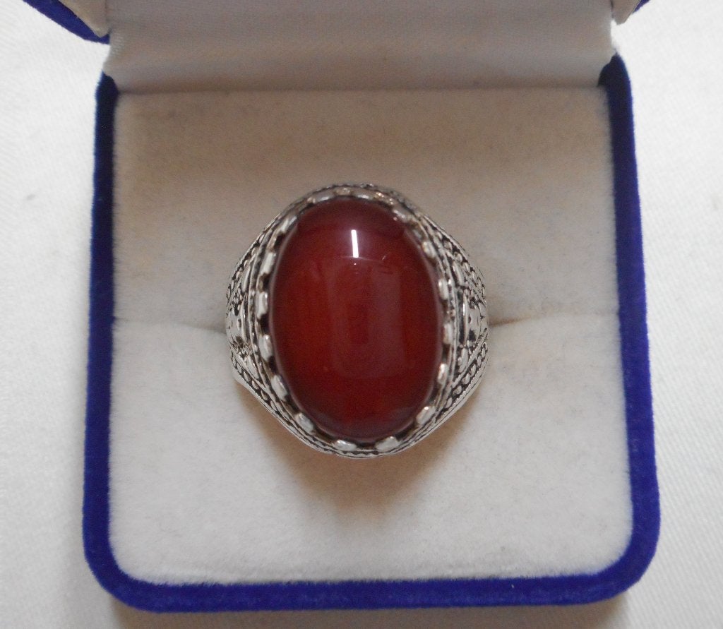 Zilveren unisex ring met rode steen maat 20 nr.882, Sieraden, Tassen en Uiterlijk, Ringen, 20 of groter, Verzenden, Zo goed als nieuw