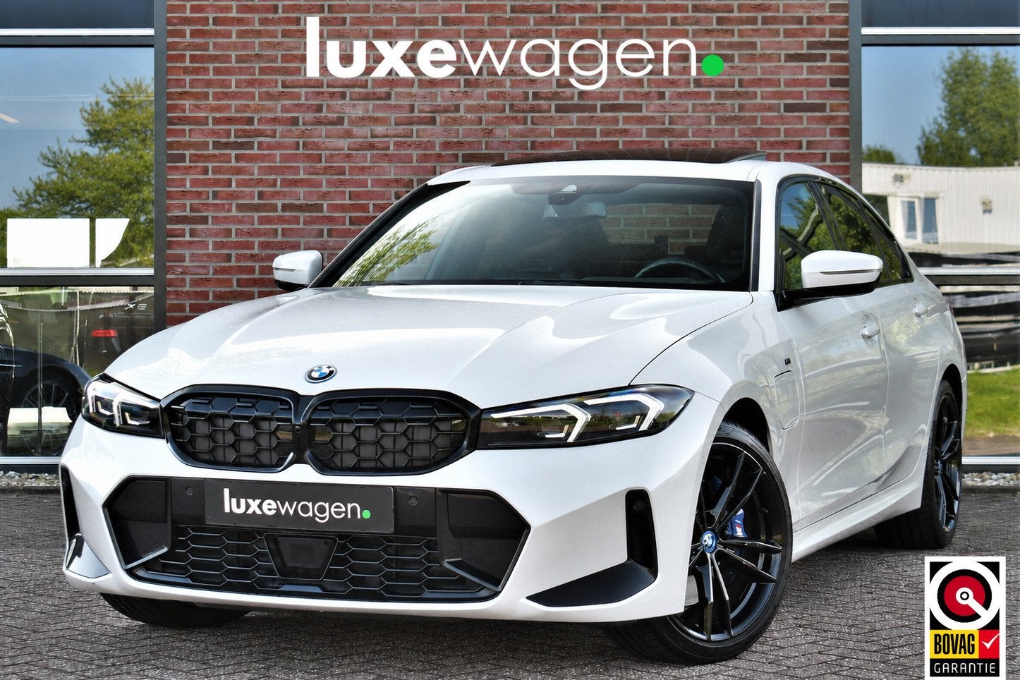 BMW 3-serie 330e xDrive M-Sport Pro Pano M-zetels ACC HUD 19, Auto's, 1800 kg, Gebruikt, 4 cilinders, Wit