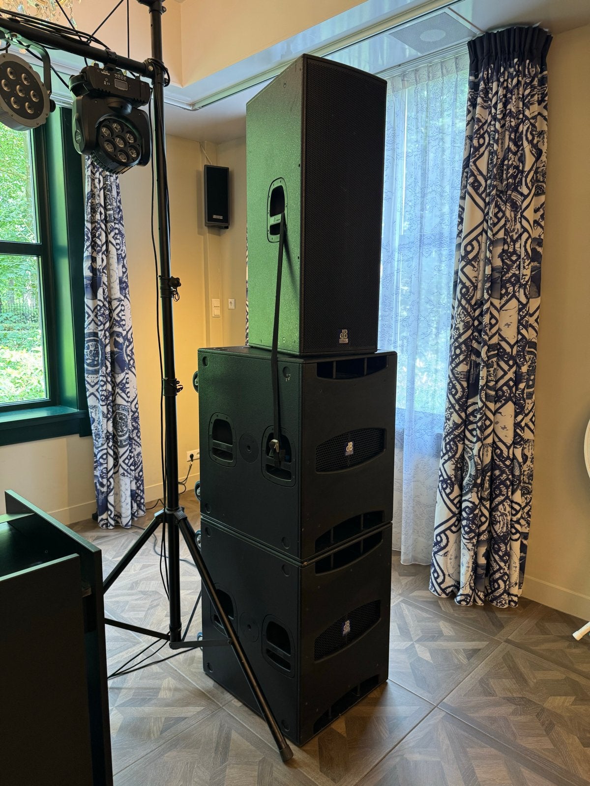 Complete Db Technologies concert set: 4x 18D sub, 2x F212 to, Gebruikt, Speakerset, Ophalen of Verzenden, 150 watt of meer