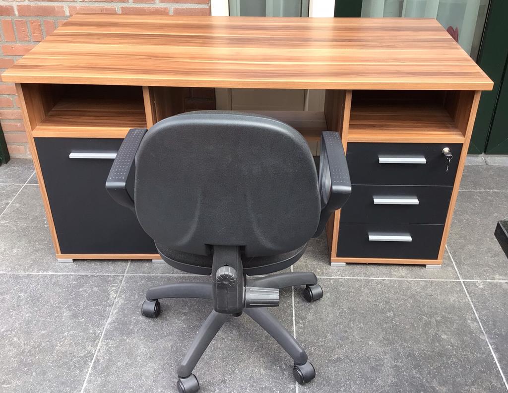 Mooi tiener bureau, Ophalen, Zo goed als nieuw