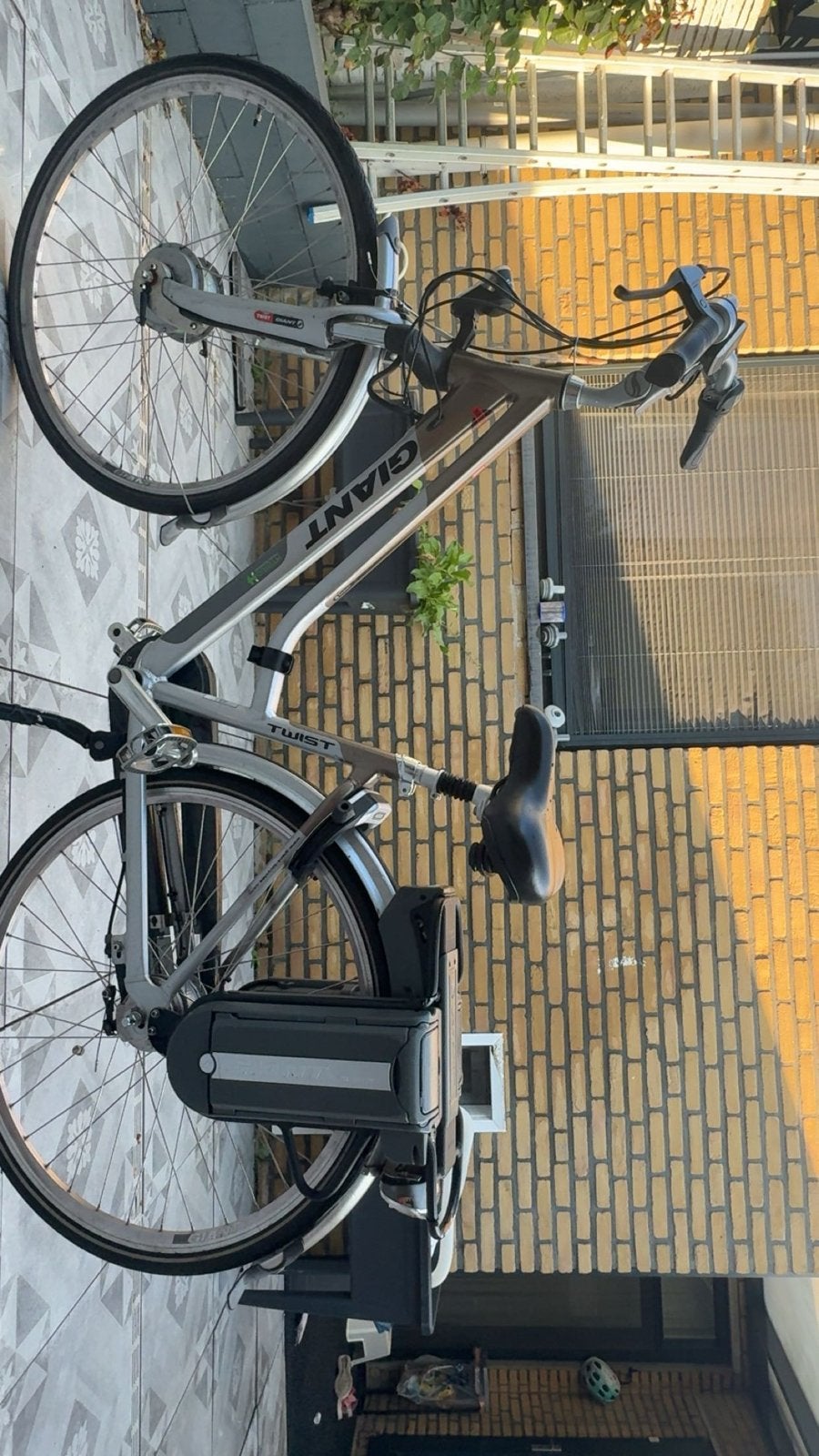 Giant Twist elektrische fiets met lader, max 25km/u, Ophalen of Verzenden, Gebruikt, 30 tot 50 km per accu, Giant