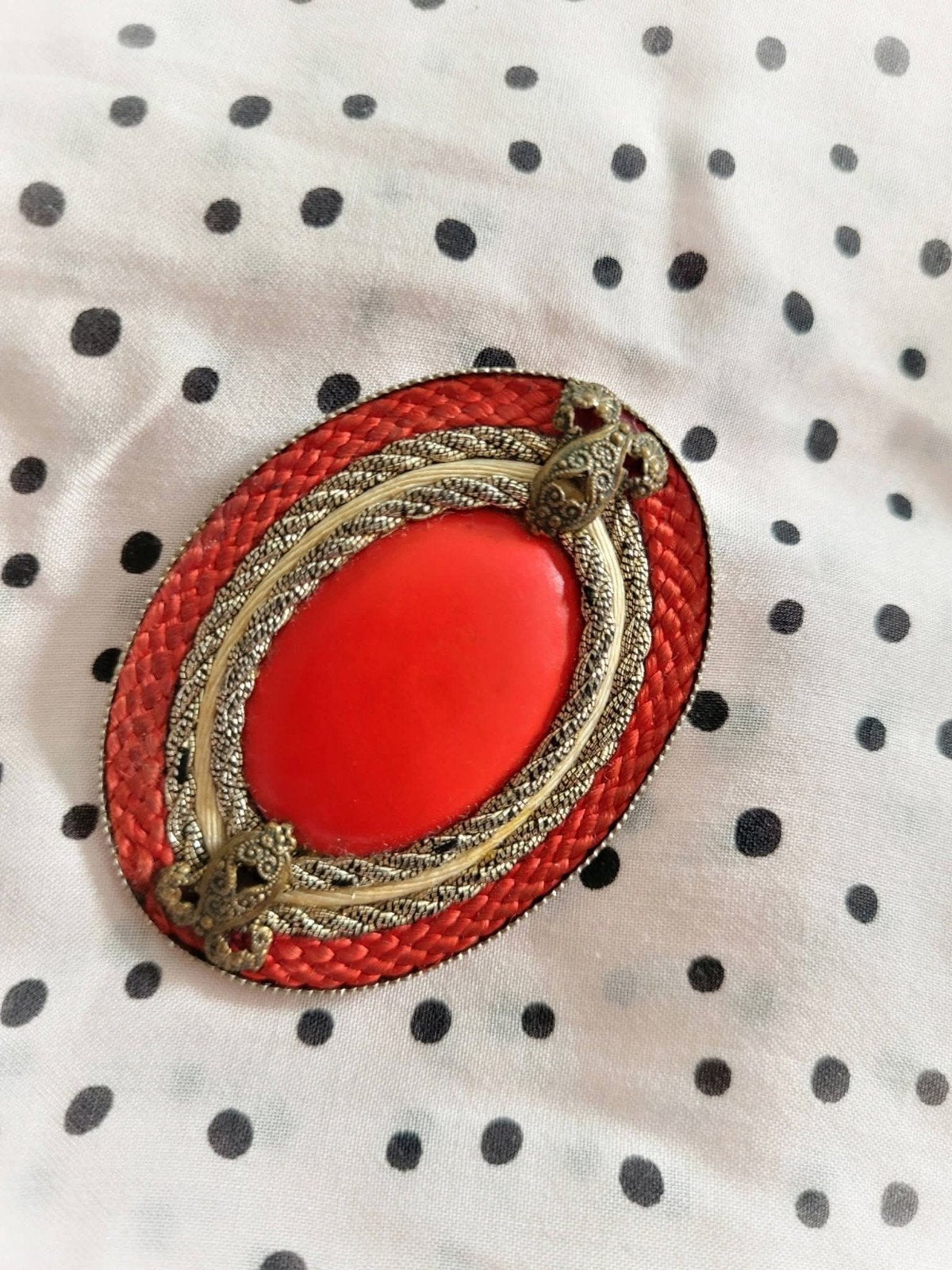 Vintage broche met rode ovale cabochon, Verzenden, Zo goed als nieuw, Rood, Overige materialen