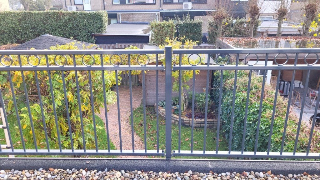 Balkonhek met cirkelpatroon boven, Tuin en Terras, Ophalen, Nieuw, IJzer, Tuinhek